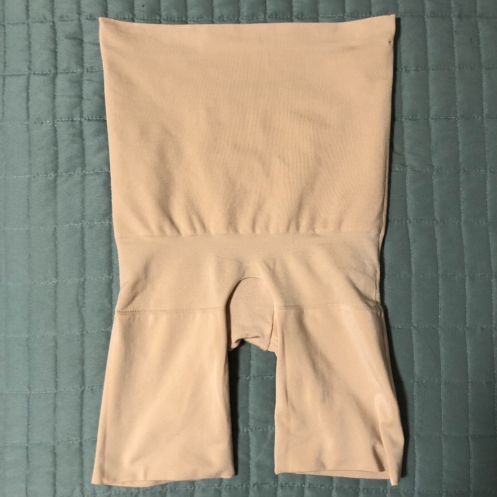 ASSETS by SPANX Women's Remarkable Results High-Waist Mid-Thigh Shaper